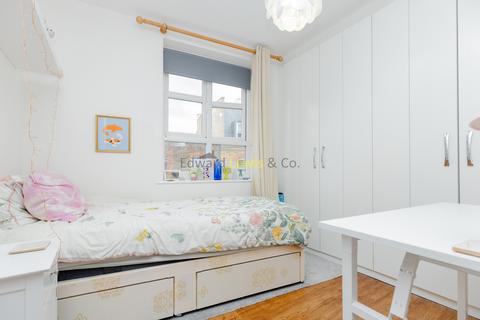 2 bedroom flat to rent, Fuller Close, London E2