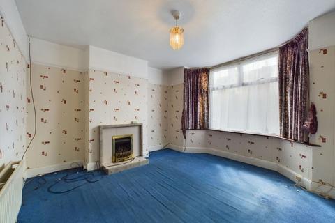 3 bedroom end of terrace house for sale, Broadway, Abington, Northampton NN1 4SG