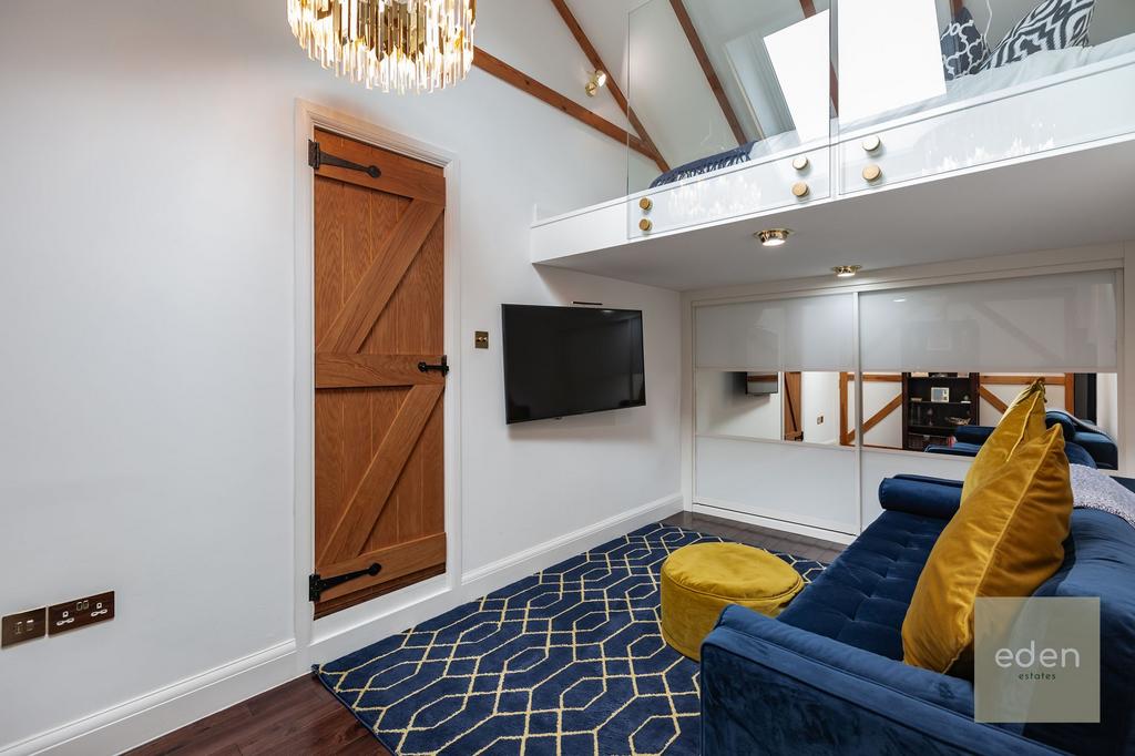 Snug with Mezzanine