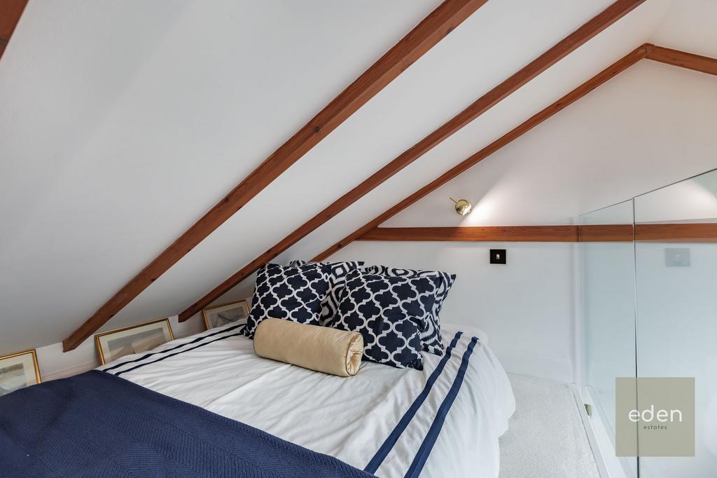 Snug with Mezzanine