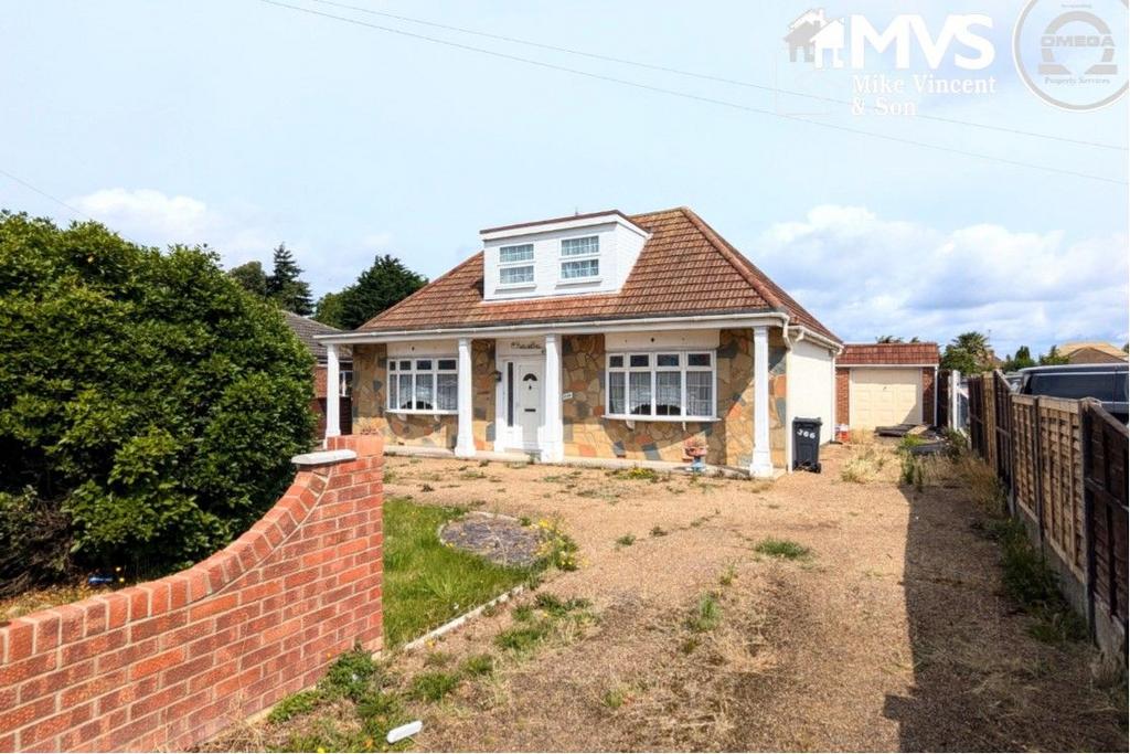 St. Johns Road, ClactononSea 3 bed bungalow for sale £280,000