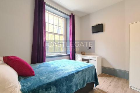 1 bedroom in a flat share to rent, Merchants Hall, St George Square, Huddersfield, HD1 1JF