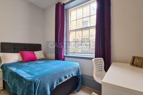 1 bedroom in a flat share to rent, Merchants Hall, St George Square, Huddersfield, HD1 1JF