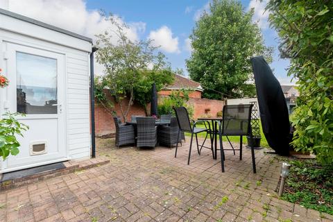 4 Kings Drive, Gravesend, DA12 5BG