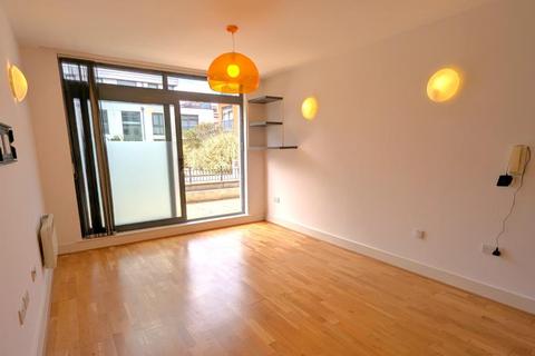 1 bedroom apartment to rent, Guildford Street, Chertsey KT16