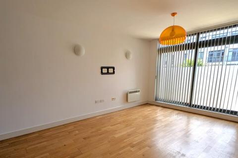 1 bedroom apartment to rent, Guildford Street, Chertsey KT16