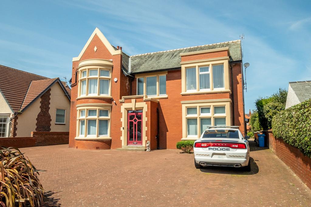 Fairhaven Road, Lytham St. Annes, FY8 4 bed detached house for sale £