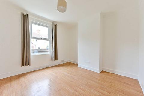 3 bedroom terraced house to rent, Crown Lane, Morden, SM4