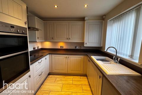 2 bedroom semi-detached house to rent, Glover Close, Clacton-on-sea