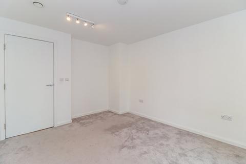 3 bedroom flat for sale, West Street, Nascot Village, Watford, Herts, WD17