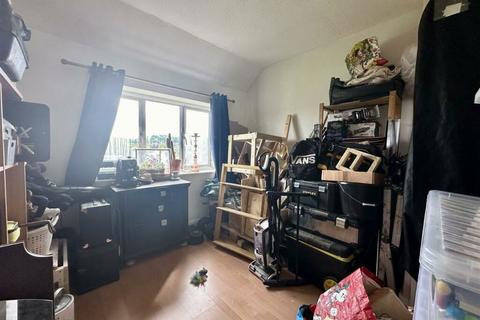 1 bedroom flat for sale, Sandford Court, Aldershot, Hampshire, GU11 3AH