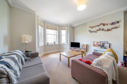 3 bedroom apartment to rent, St. John's Hill London SW11