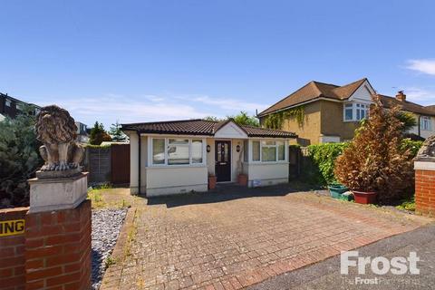 2 bedroom bungalow for sale, Cranleigh Road, Feltham, TW13