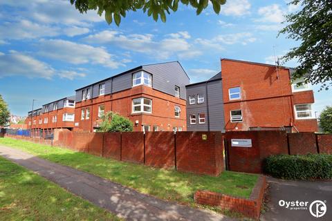 3 bedroom flat to rent, Whitmore Close, London, N11