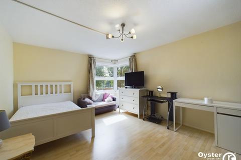 3 bedroom flat to rent, Whitmore Close, London, N11