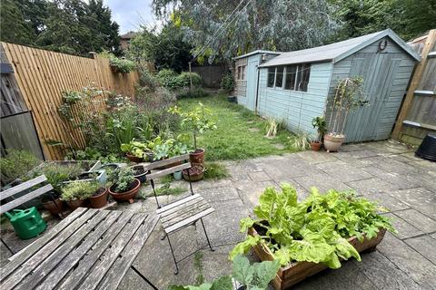 17 Meadow Close, London, SE6 3NW