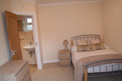 1 bedroom in a house share to rent, Burma Close,