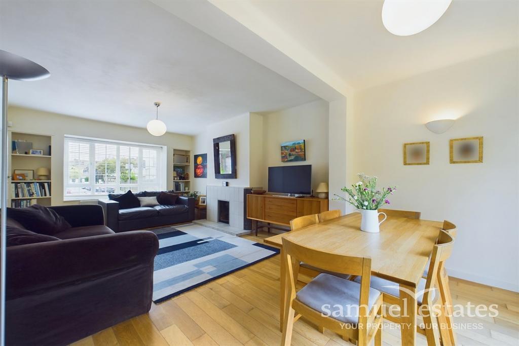 Living Room / Dining