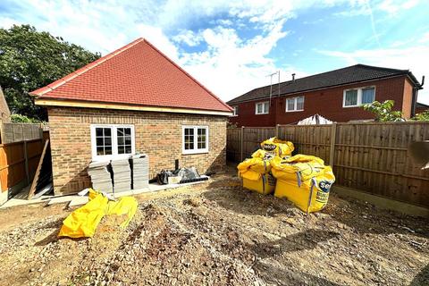 2 bedroom bungalow for sale, Fawns Manor Road, Bedfont