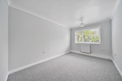 2 bedroom apartment to rent, Maxwell Road,  Northwood,  HA6