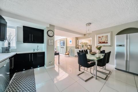 126 Rydens Way, Woking, GU22 9DJ