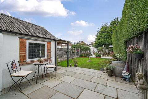 126 Rydens Way, Woking, GU22 9DJ