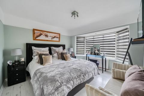 126 Rydens Way, Woking, GU22 9DJ