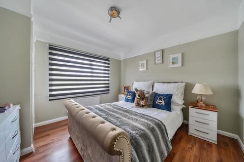 126 Rydens Way, Woking, GU22 9DJ