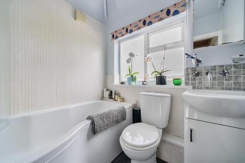 126 Rydens Way, Woking, GU22 9DJ