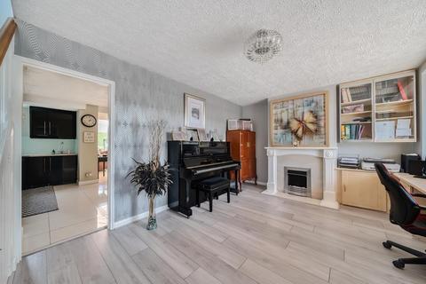 126 Rydens Way, Woking, GU22 9DJ