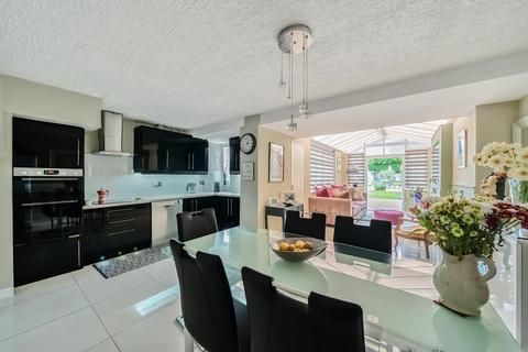 126 Rydens Way, Woking, GU22 9DJ