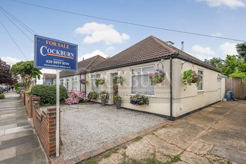 3 bedroom detached bungalow for sale, Blanmerle Road, New Eltham, SE9