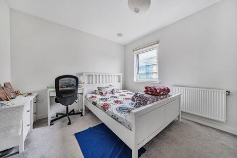 2 bedroom flat for sale, Lakeside Drive, Park Royal, London, NW10