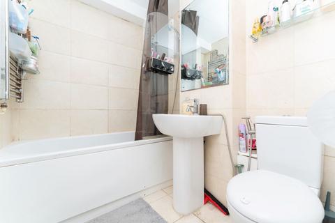 1 bedroom flat for sale, 4 Hotspur Road, Northolt, Middlesex, UB5 6TL