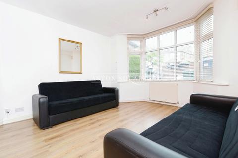 2 bedroom flat to rent, Leeside Crescent, London NW11