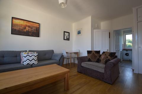 2 bedroom flat to rent, Redbraes Place, Edinburgh, EH7