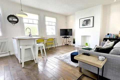 2 bedroom flat for sale, Fentiman Road, London, SW8