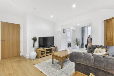 2 bedroom flat to rent, London, E15