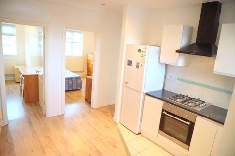 3 bedroom flat to rent, Vale Parade, London, Greater London, SW15