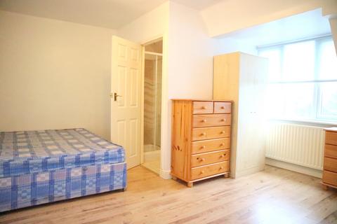 3 bedroom flat to rent, Vale Parade, London, Greater London, SW15