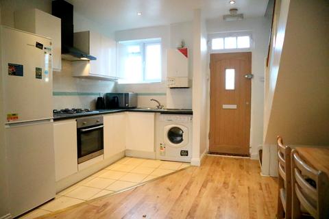 3 bedroom flat to rent, Vale Parade, London, Greater London, SW15