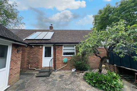 1 bedroom bungalow to rent, College Road, Bedford MK43