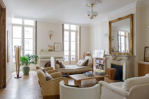 2 bedroom apartment, Paris