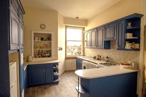 2 bedroom flat to rent, Bruntsfield Gardens, Edinburgh, EH10