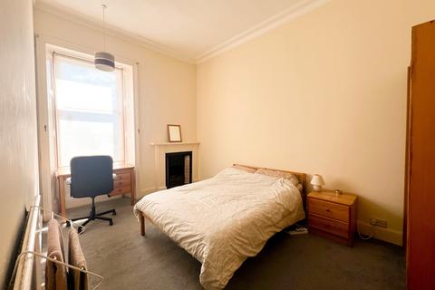 2 bedroom flat to rent, Bruntsfield Gardens, Edinburgh, EH10