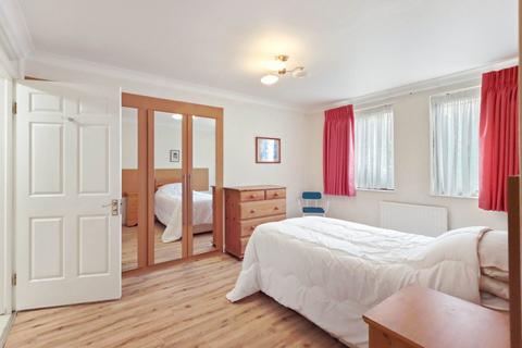 2 bedroom retirement property for sale, Sandringham Gardens, North Finchley