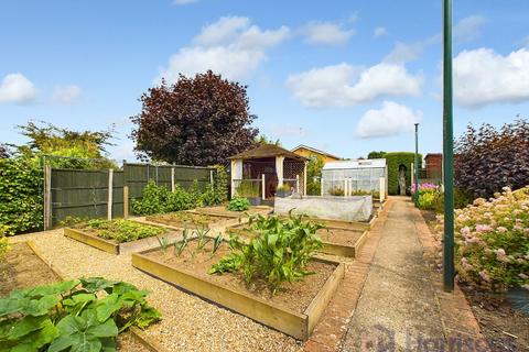 4 bedroom semi-detached house for sale, Grayshott Close, Sittingbourne, Kent, ME10 4PU