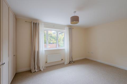 2 Monks Close, Crediton, EX17 2EL