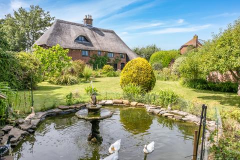 5 bedroom detached house for sale, Yew Tree Road, Hayling Island, Hampshire