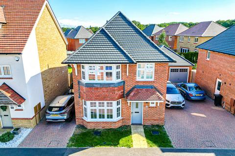 4 bedroom detached house for sale, Dixon Link, Basildon, SS16